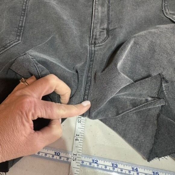 NWT Sonoma Women’s Plus Premium Hi Rise Cut Off‎ Black Denim Short Size 16 - Picture 11 of 12